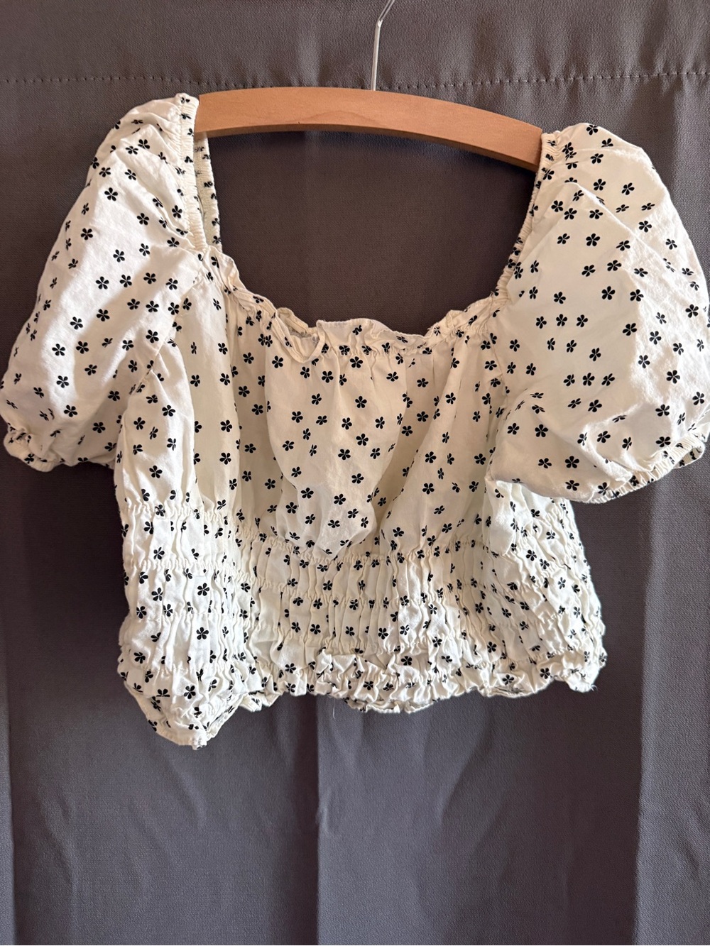Zara girls Smocked Puff-Sleeve Cropped Top - White with Black Floral Print